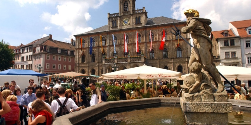 Markt mit Rathaus und Neptunbrunnen