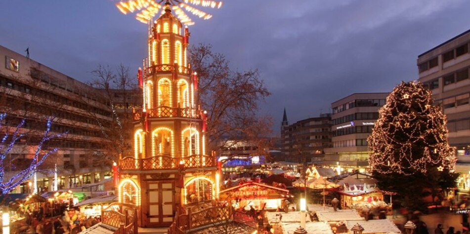 Weihnachtsmarkt mit Weihnachtspyramide
