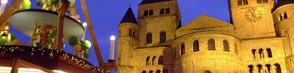 Dom und Weihnachtspyramide