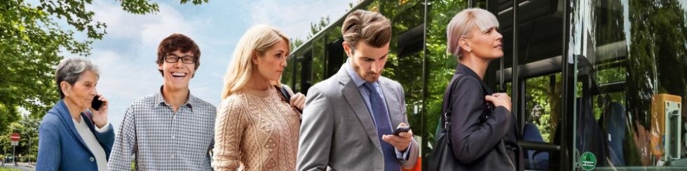Fahrgäste beim Einstieg in Bus