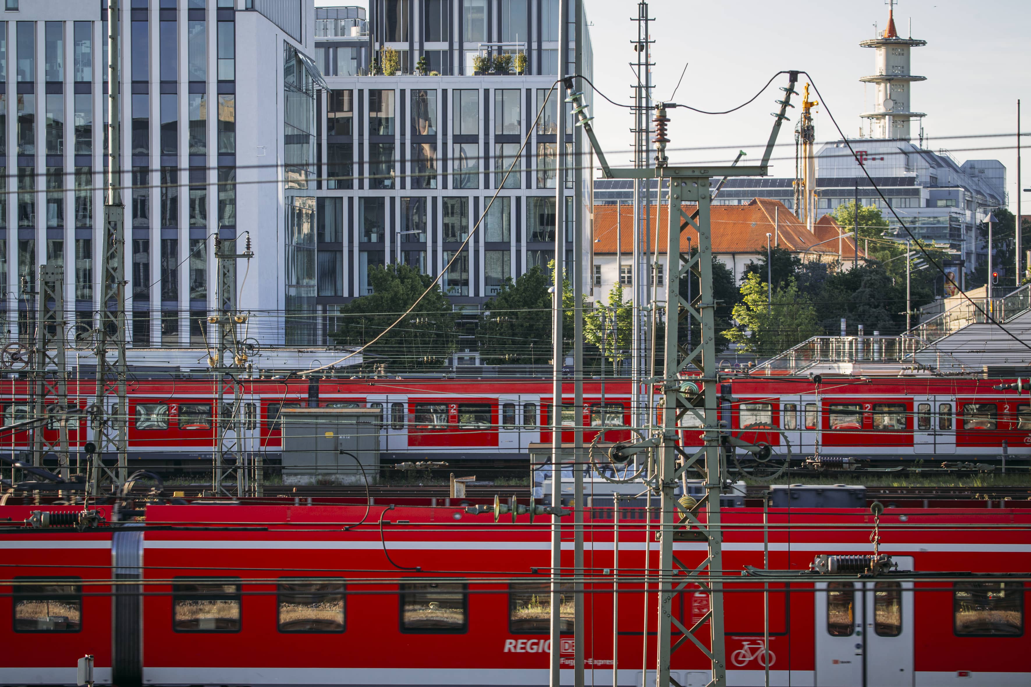 Erkundungsflug durchs Bahn Universum wie alles zusammenspielt