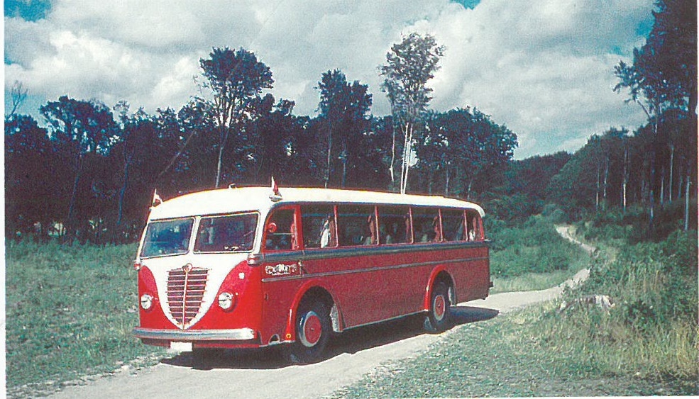 Erste rote Busse von Autokraft