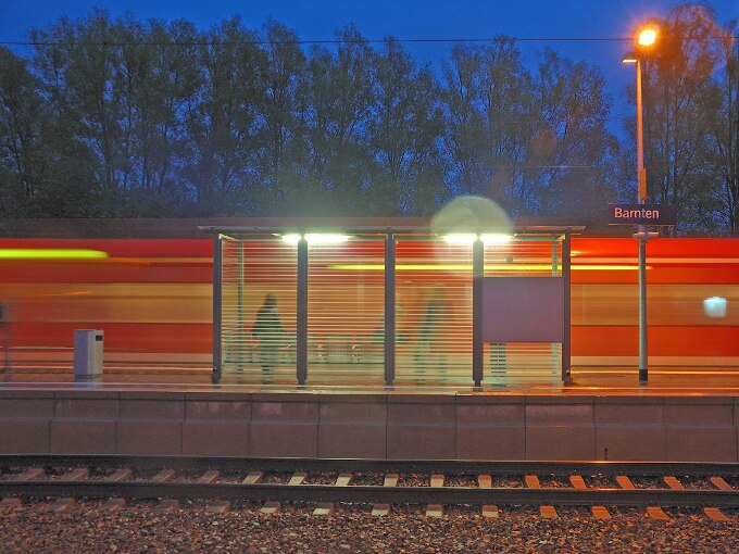 S-Bahn Hannover in Barnten bei Nacht